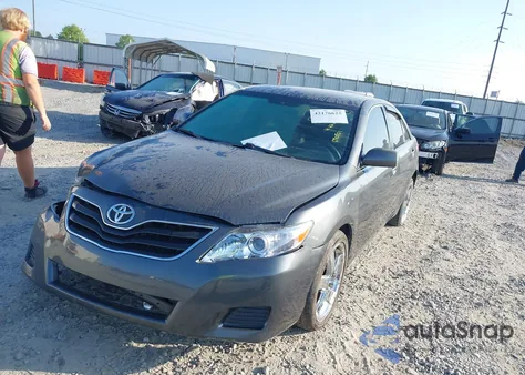 2010 Toyota Camry Le z USA, uszkodzony, nr VIN 4T1BF3EK4AU030501